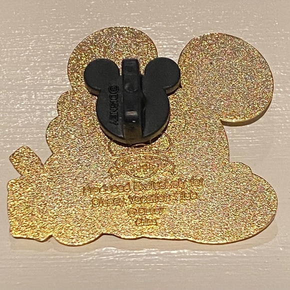 🌎 Disney Vacation Club Member Pin 2008 Mickey Travels Globe with Suitcase 🧳DVC - Picture 3 of 6